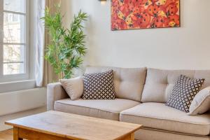 Manon votre F2 avec vue sur la place du Vieux-Marché