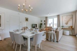 Spacious apartment close to the marina 3BR