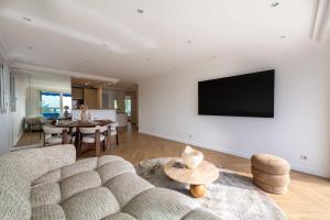 2-Br Sea-View Apartment East Cannes