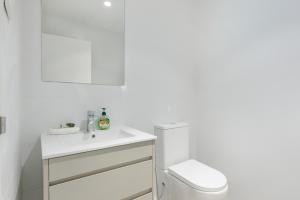4BR Spacious Townhouse in Box Hill