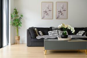 4BR Spacious Townhouse in Box Hill