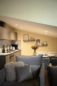 Modern City Studios In Town Centre - Lift, Self Check-in, AirCon & Smart TV