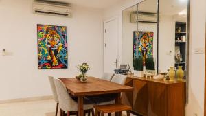 Luxury 3BR Apt in SCBD with Private Lift & GBK View