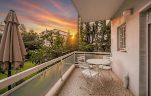 Xolargos Next to Metro Deluxe