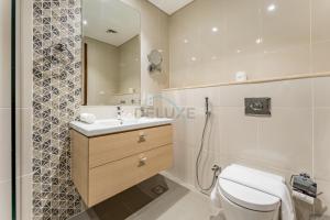 Contemporary 2BR, Mins to Drive to Dubai Butterfly Garden- Gold Promenade 2A, Damac Hills