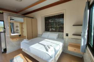 Honey Queen Resort