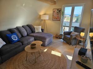 Küstenglück 3 Modernes Maisonette-Apartment mit Meerblick & Kickerspaß - 200m zum Strand & Bäcker