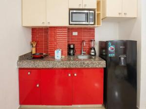 Romantic Beach Escape 15 Minute Walk to Playa 38, 72 & 88 Rooftop Pool Patio & Fast WiFi 2B