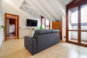 Bright apartment 50m from Rho Station