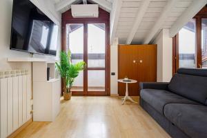 Bright apartment 50m from Rho Station