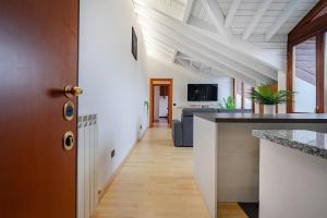 Bright apartment 50m from Rho Station