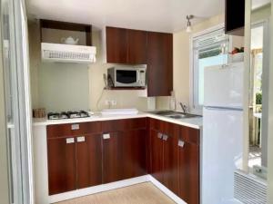 ZEcamping 5 pet friendly animé avec piscine couverte en bord de mer