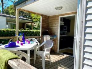 ZEcamping 5 pet friendly animé avec piscine couverte en bord de mer