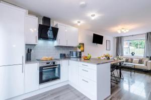 Modern 2-Bed Home by 53 Degrees Property near Etihad & City Centre, with FREE Parking!