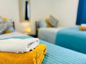 Stylish 3 Bed Apt Sea Views Near the Beach 2B