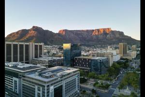 Luxury Onyx Penthouse with Sea Mountain Views by CTICC Cape Town