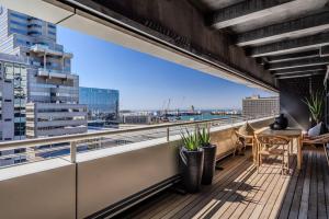 Luxury Onyx Penthouse with Sea Mountain Views by CTICC Cape Town