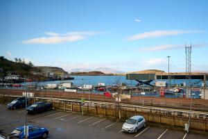 Outstanding 2BD Apt - Ferry Terminal & Free Parking