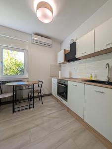 Bright & Sunny Studio For Two