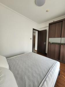 Modern 2BR Family Residence - Full Kitchen & Pool