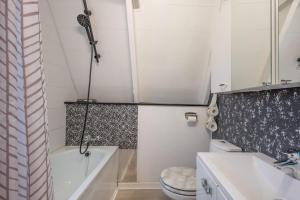 Cosy Coastal Home with Private Garden