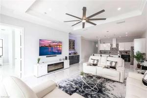 Bergamo 4BR Vacation Home with Private Pool Hot Tub and Ping Pong Near Beach