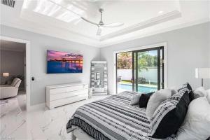 Bergamo 4BR Vacation Home with Private Pool Hot Tub and Ping Pong Near Beach