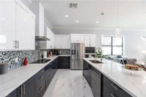 Bergamo 4BR Vacation Home with Private Pool Hot Tub and Ping Pong Near Beach