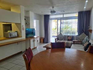 3 Bedroom Apartment with Seaview and balcony Margate Boulevard