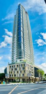 Uptown BGC Studio Gem: Big + Washer + Prime Spot