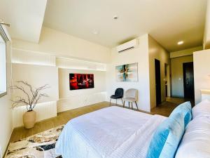 Uptown BGC Studio Gem: Big + Washer + Prime Spot