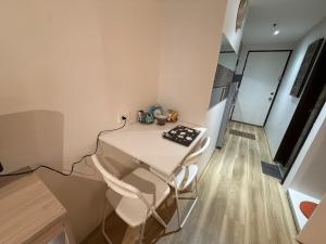 Poblacion Makati Studio Queen Bed WiFi AC Near Bars