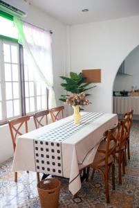 Center of Chiang Mai Old City,5 bedrooms house,Convenient