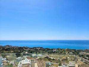 Luxury Penthouse with Stunning Sea Views