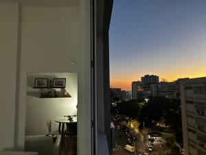 ELEGANT STUDIO VISTA LATERAL MAR IPANEMA BEST LOCATlON