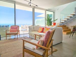 Luxury Penthouse with Stunning Sea Views