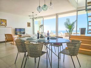 Luxury Penthouse with Stunning Sea Views