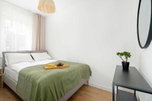 Jasny Apartament z Parkingiem w Centrum Poznania by Noclegi Renters