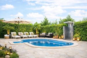 Studio apartment with pool