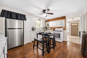 Cozy & Updated Unit in the Heart of the Highlands