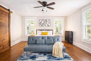 Cozy & Updated Unit in the Heart of the Highlands