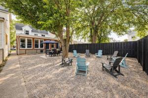 Cozy & Updated Unit in the Heart of the Highlands
