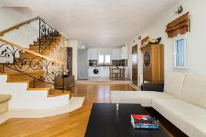 Mamas Horizon Villa by Booking Kottas