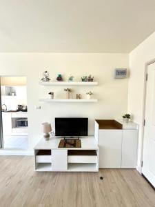 Luxury Condo Near Beach Pool & Gym View