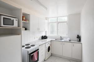 Sydney Harbour Side Waterfront Apartment