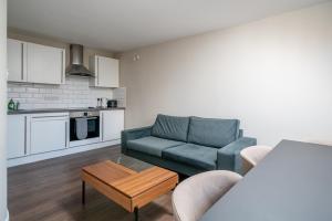AVAL Minimalist 2 BR Mews house near Holland Park