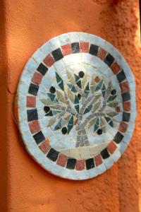 Quiet Garden Apartment with Terrace near Center