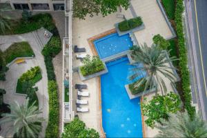 Vogue Vacation Homes, Downtown The Lofts near Burj Khalifa and Dubai mall, Two bedroom Apartment with Balcony and City View, Access toAmenities