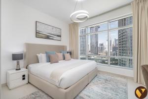Vogue Vacation Homes, Downtown The Lofts near Burj Khalifa and Dubai mall, Two bedroom Apartment with Balcony and City View, Access toAmenities