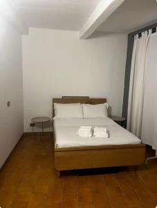 The Spot between Trevi Fountain and Spanish Steps